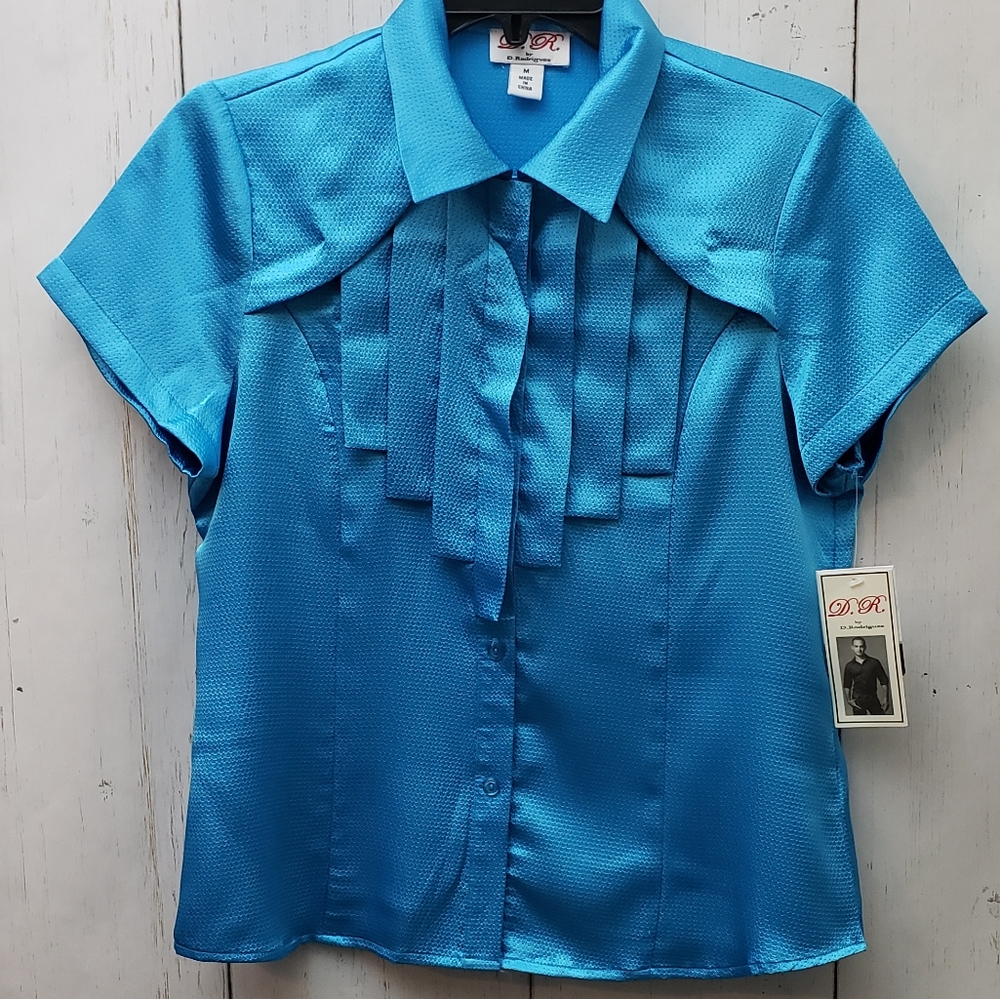 NWT*D.R. by Rodriguez Beautiful Blouse (M)